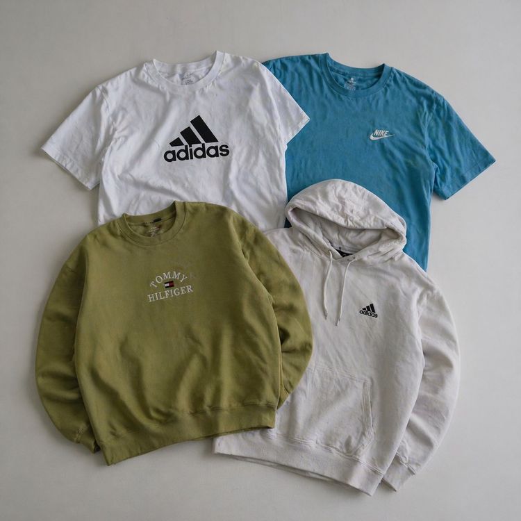 BOX 4 PEZZI - 2 FELPE PRIMAVERILI E 2 T-SHIRT - VINTAGE & SECOND HAND